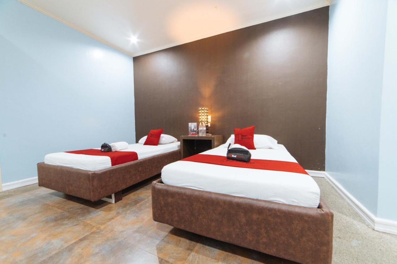 Reddoorz @ N Roldan Street Hotel Kalibo Ngoại thất bức ảnh