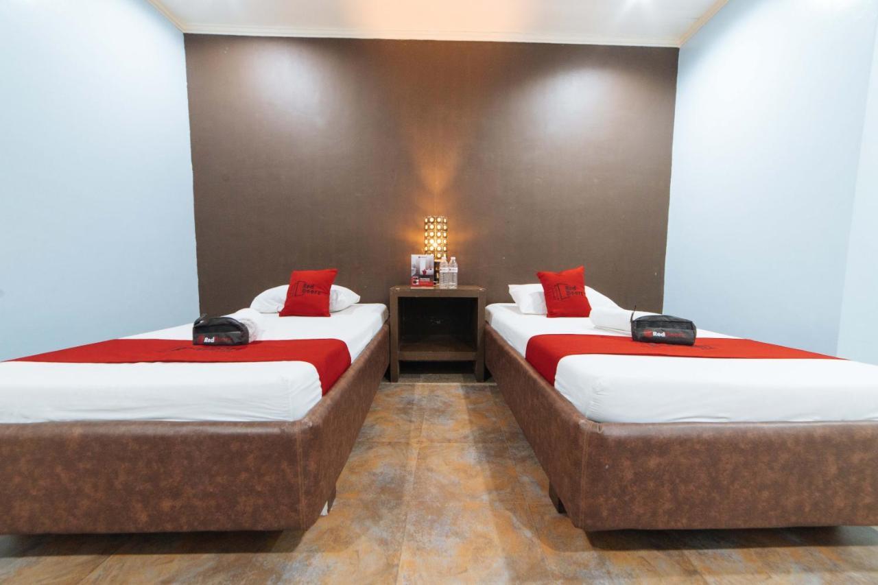 Reddoorz @ N Roldan Street Hotel Kalibo Ngoại thất bức ảnh