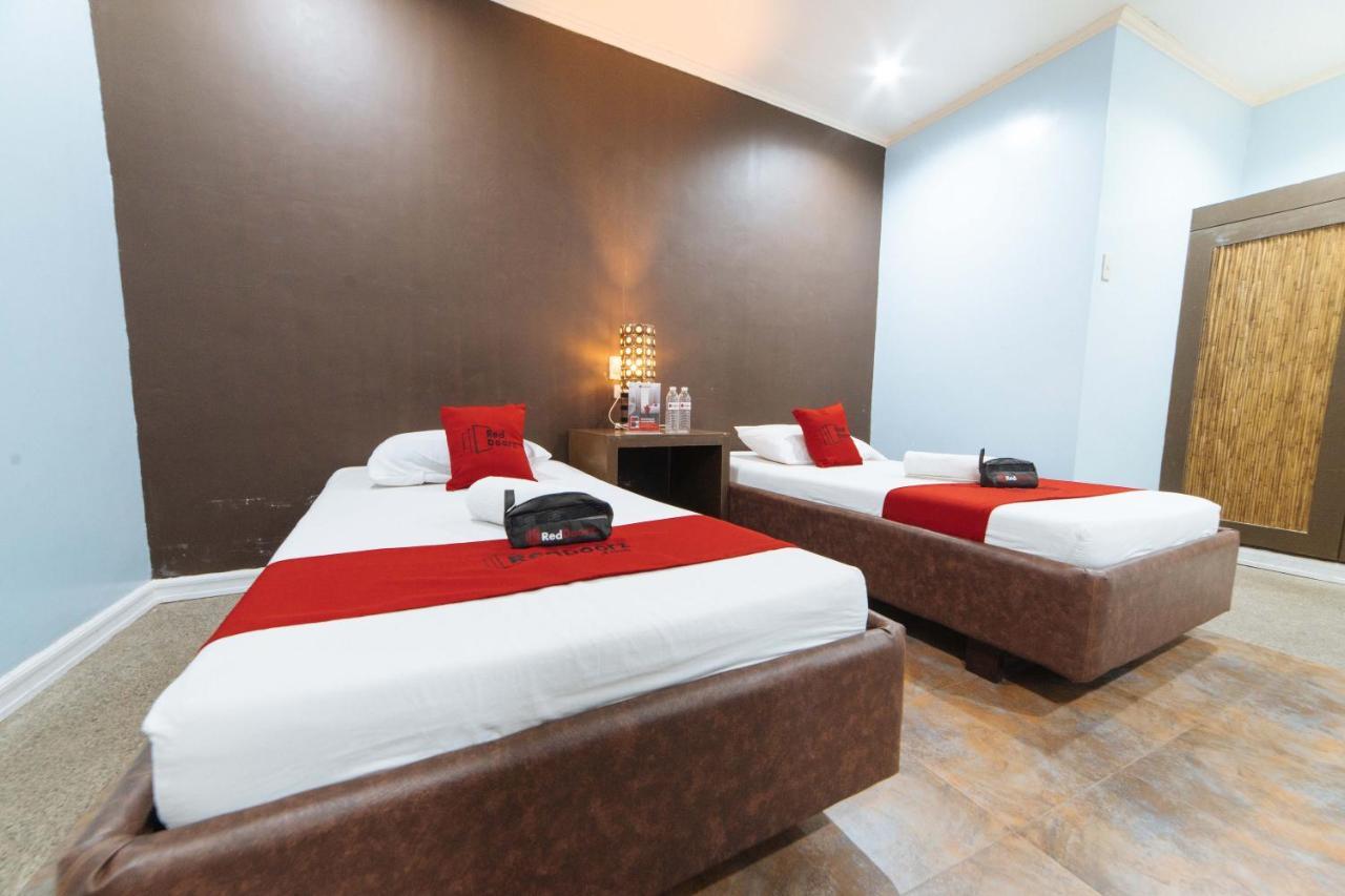 Reddoorz @ N Roldan Street Hotel Kalibo Ngoại thất bức ảnh
